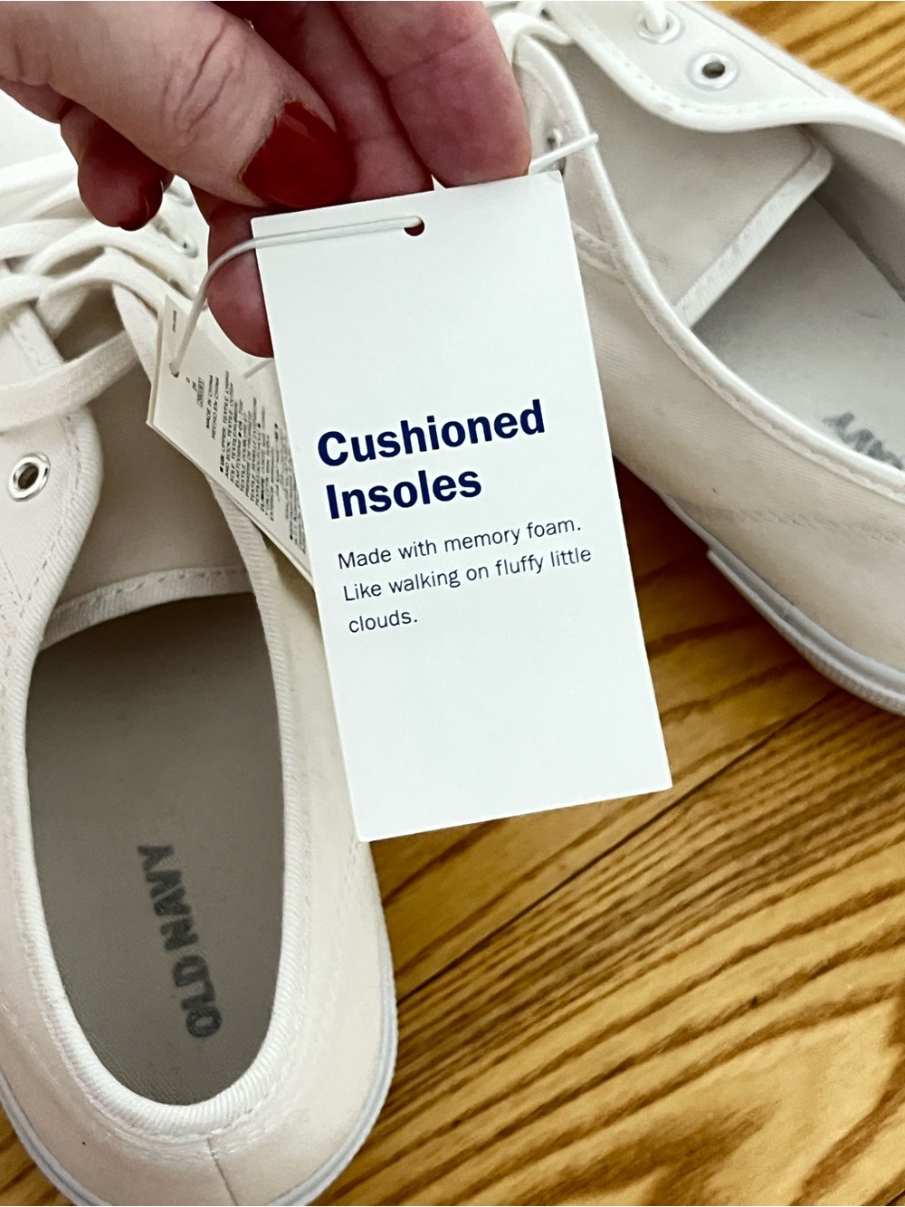 Old Navy White Low-Top Comfy Canvas Sneakers Size 9 Perfect Everyday Shoes - Picture 11 of 13